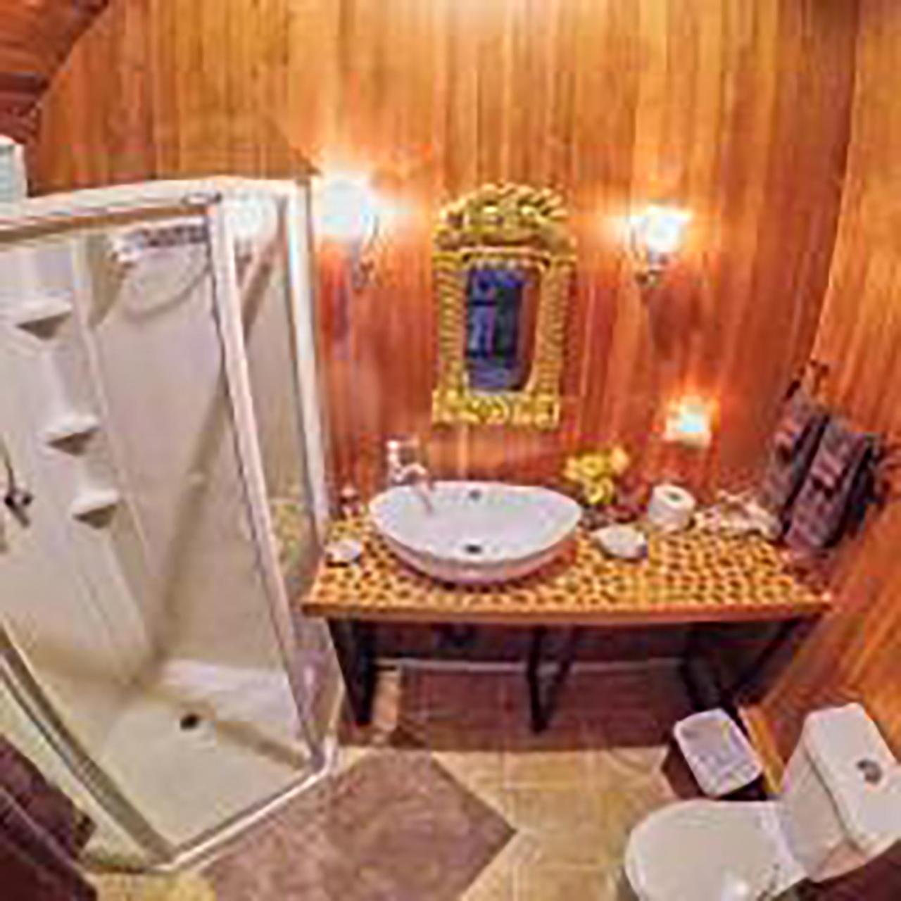 Hotel Wedgwood Manor And Glamping Retreat Crawford Bay Esterno foto